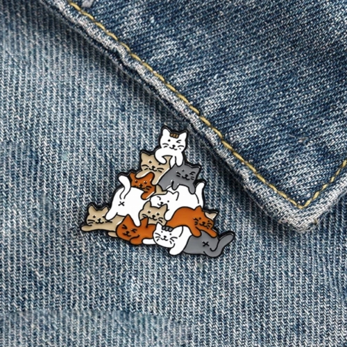 przypinka koty stos jeans.jpg