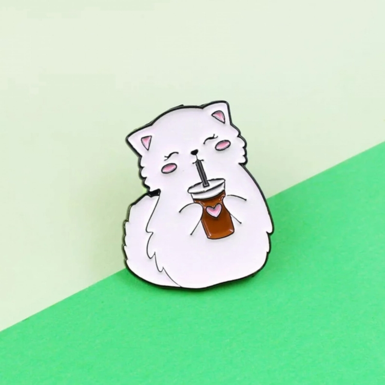 przypinka kot z piciem na tle.jpg