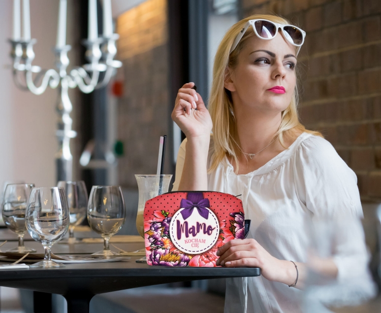 kosmetyczka mam inscenizacja.jpg