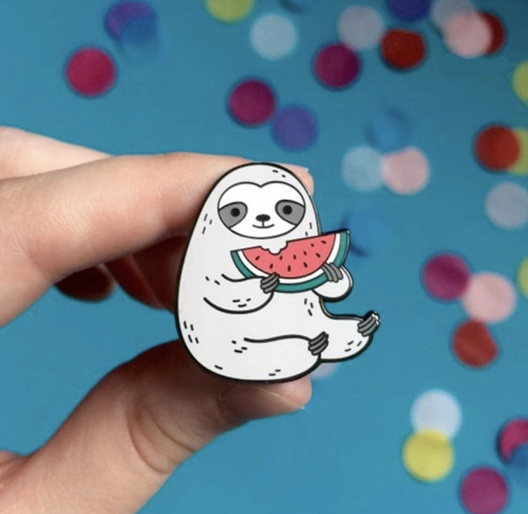 przypinka leniwiec z arbuzem .jpg